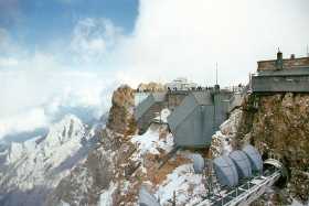 The crowded Zugspitze summit