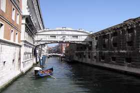 The famous Bridge of Sighs, connecting the Palazzo Ducale with the prisons