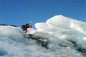 Franz Josef glacier guide Tungi makes the way safe
